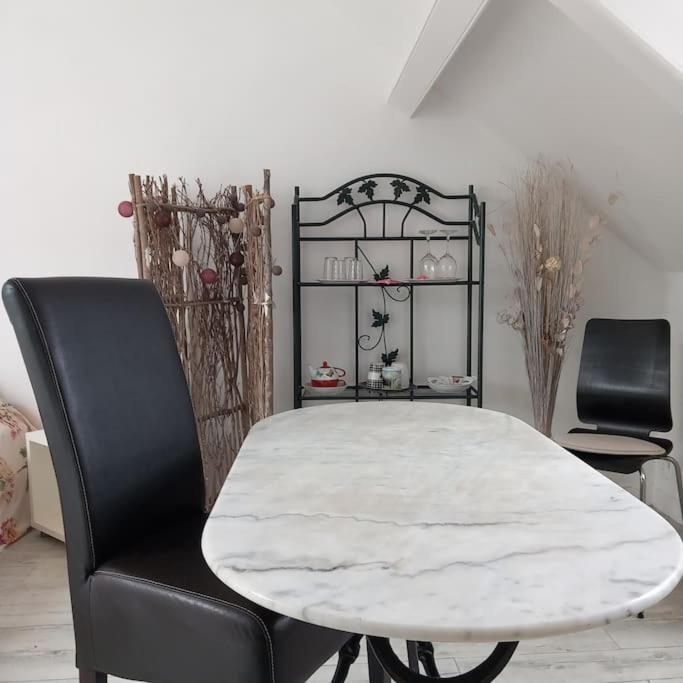 Le Cocon Rouge - Studio En Plein Centre Historique Lamballe Zewnętrze zdjęcie